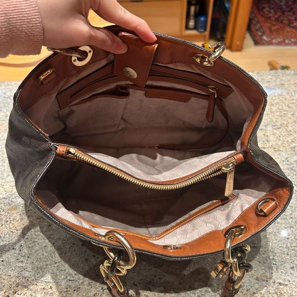 Michael Kors Chain Tote Bag - Picture 3 of 14